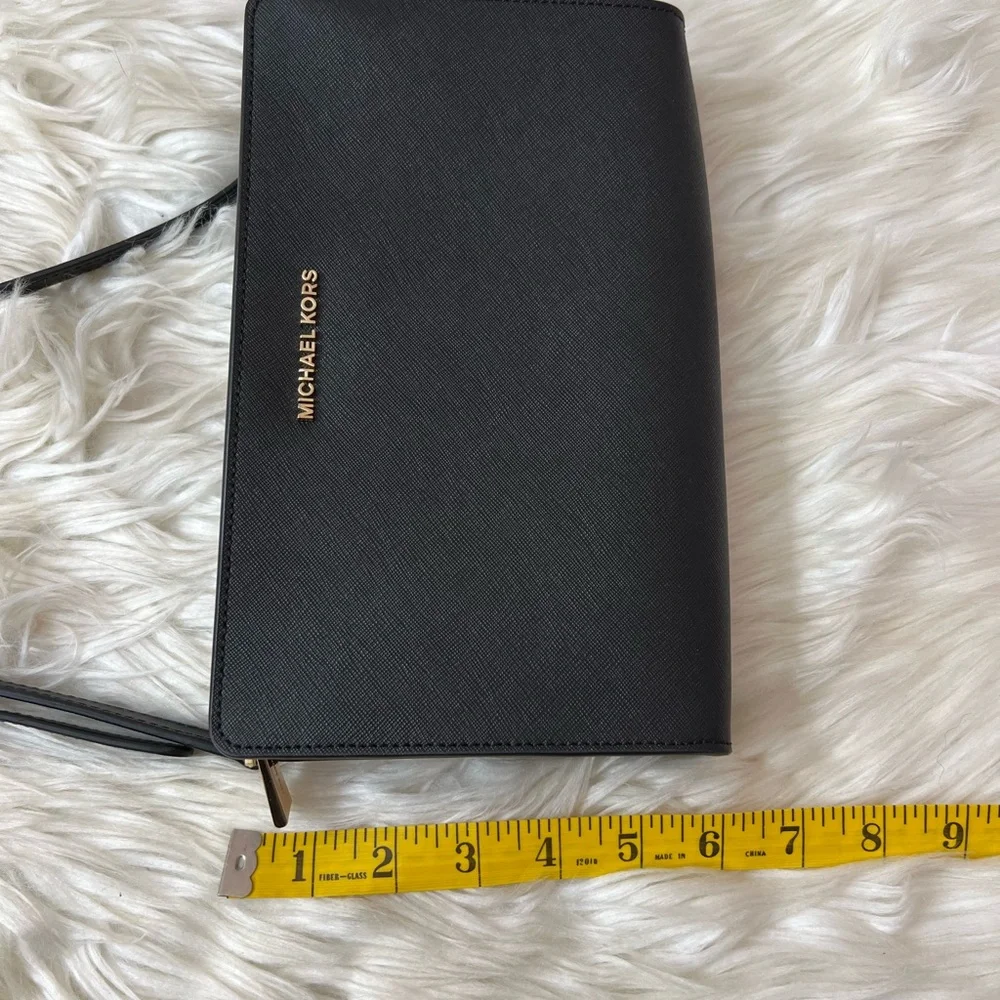 Michael Kors Elegant Black Crossbody Bag - Picture 4 of 9